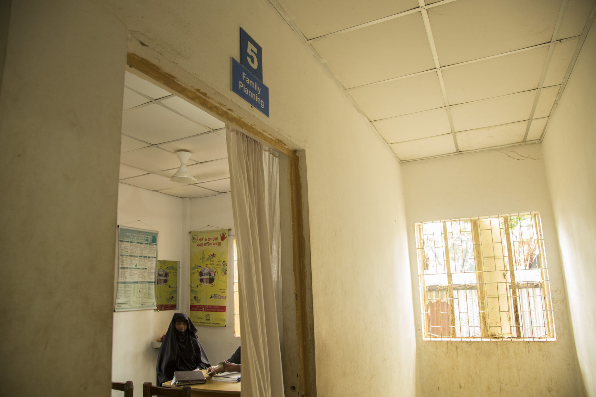 At Kutapalong refugee camp, UNFPA offers family planning to Rohingya refugees.